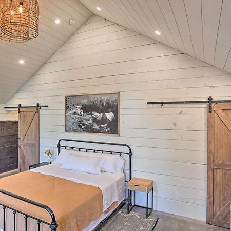 Rustic Rapid City Farmhouse With Mountain Views Extérieur photo
