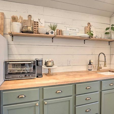 Rustic Rapid City Farmhouse With Mountain Views Extérieur photo