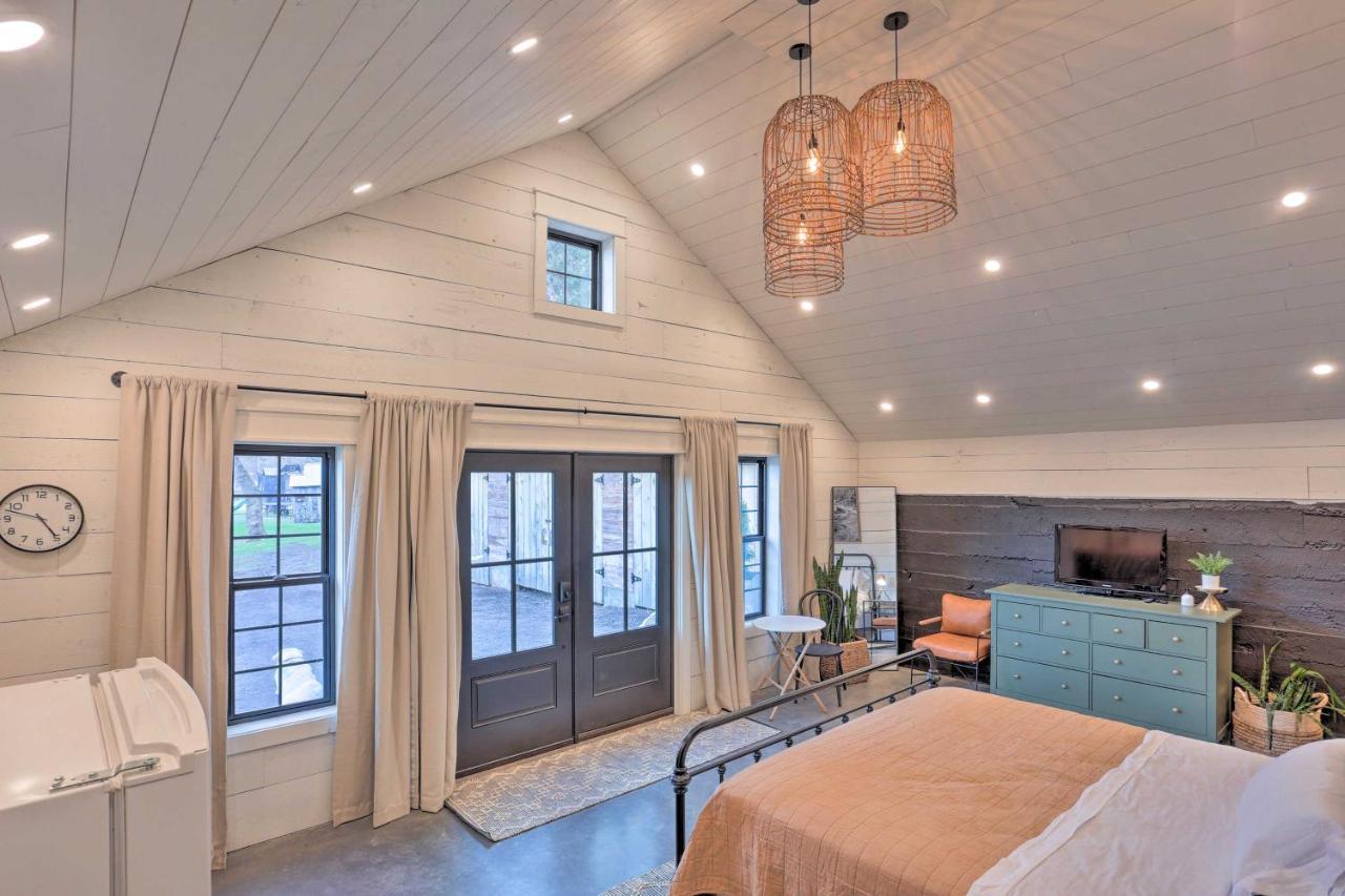 Rustic Rapid City Farmhouse With Mountain Views Extérieur photo