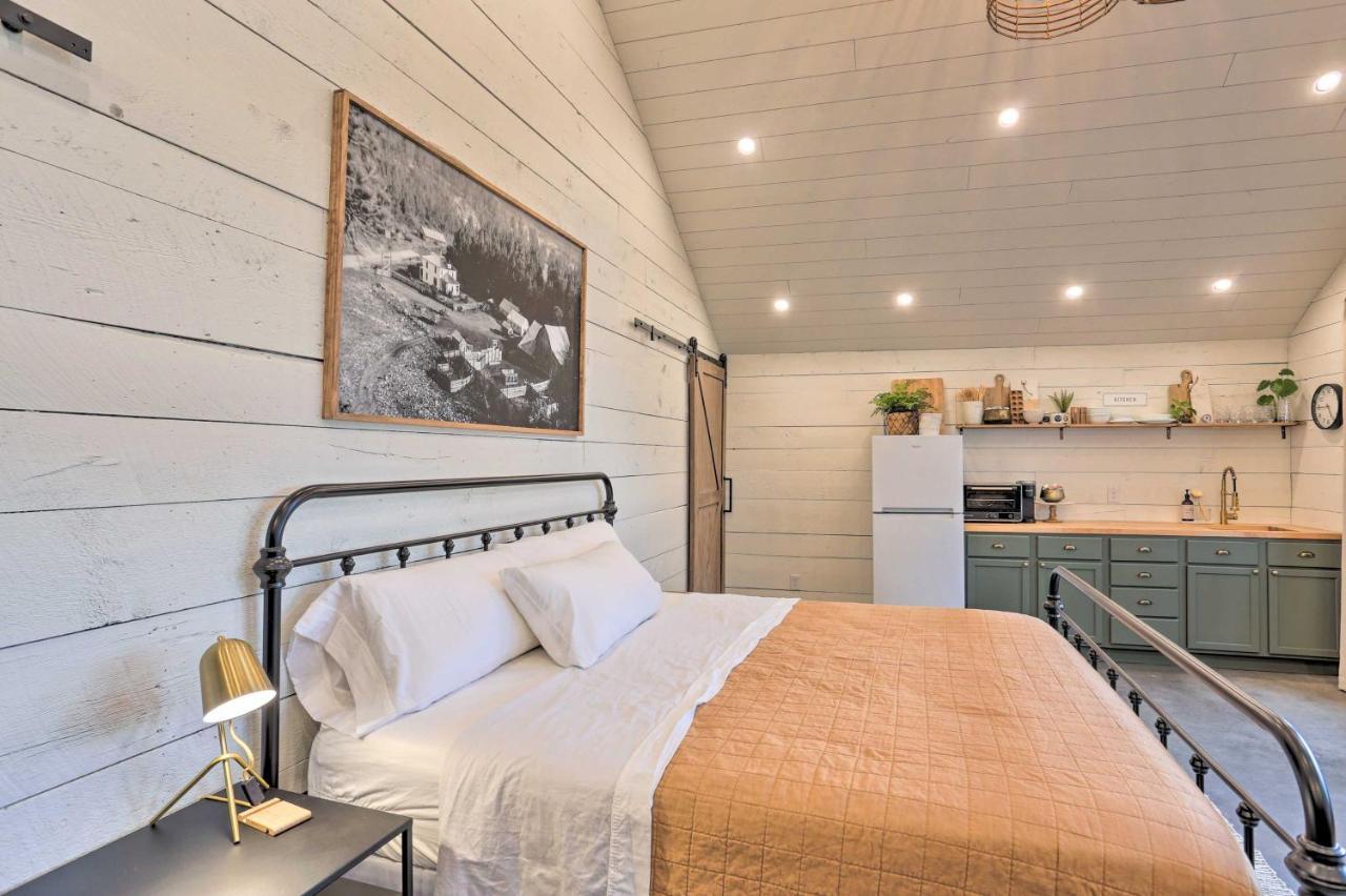 Rustic Rapid City Farmhouse With Mountain Views Extérieur photo