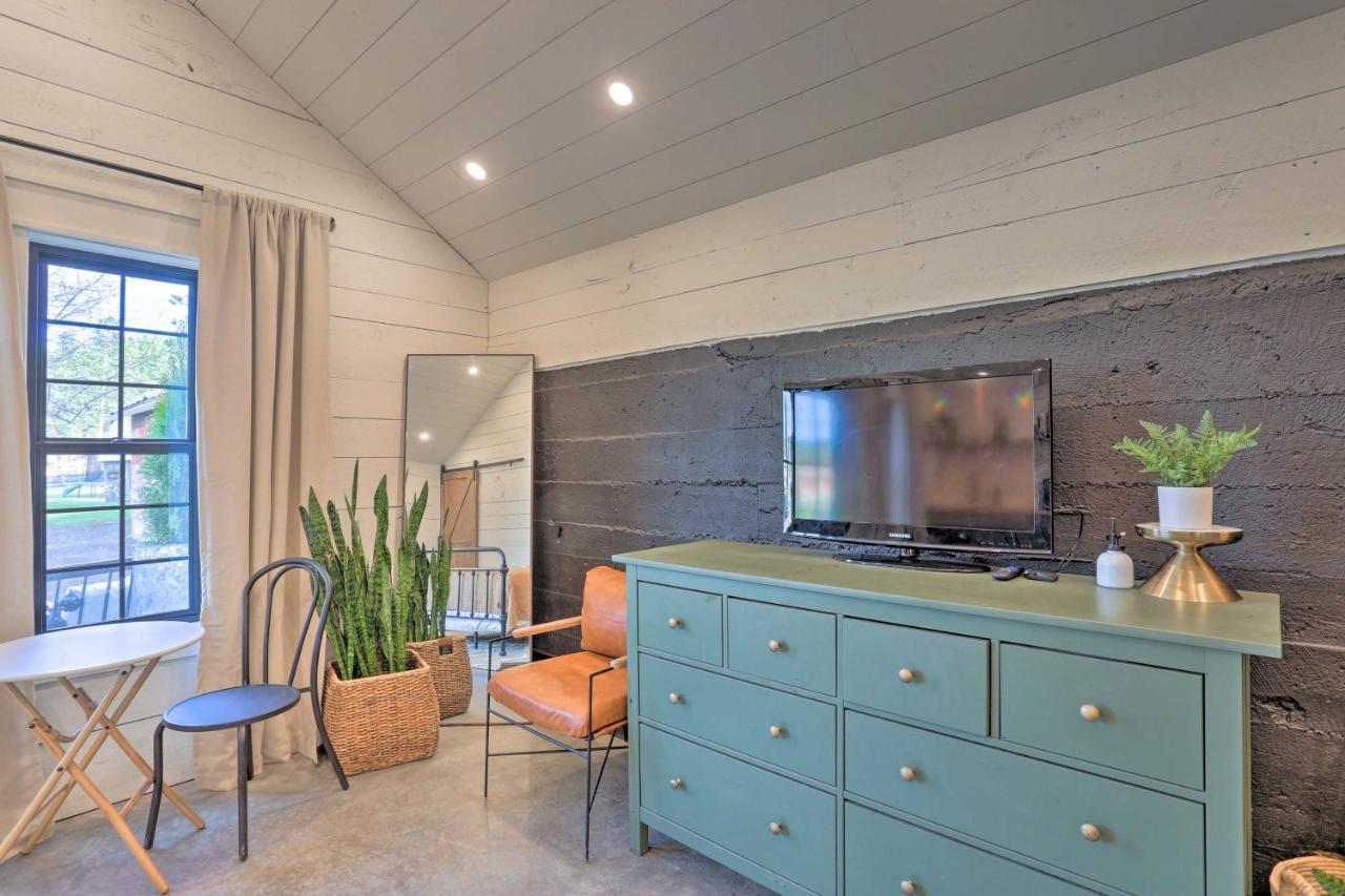 Rustic Rapid City Farmhouse With Mountain Views Extérieur photo