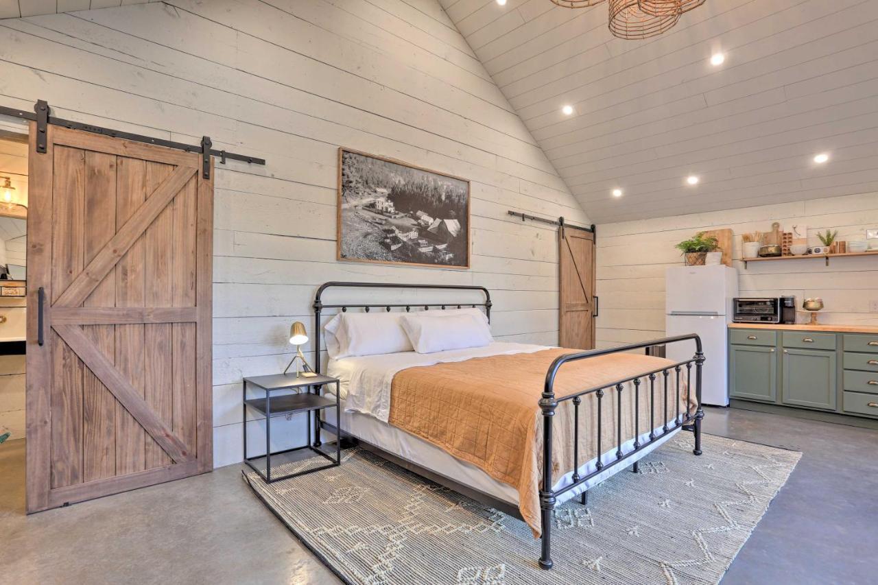 Rustic Rapid City Farmhouse With Mountain Views Extérieur photo
