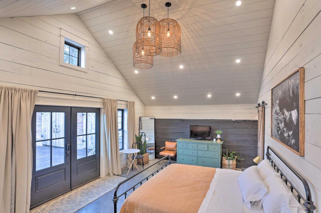 Rustic Rapid City Farmhouse With Mountain Views Extérieur photo